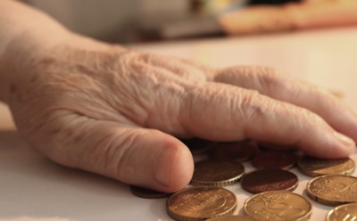 Россиянка отправила свою надбавку к пенсии в Кремль