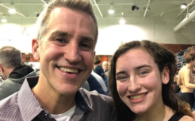 Американка сделала для отца рукописный путеводитель по мемам