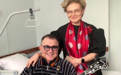«Играет на банджо»: Малышева навестила Диброва в больнице