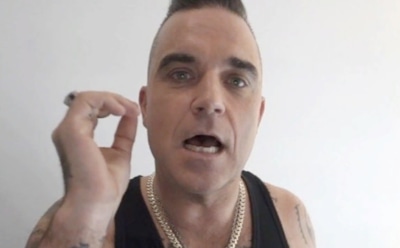 Жена Робби Уильямса сняла, как он нянчит новорожденного сына