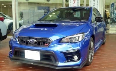 Сеть покорило видео «ребенка» за рулем спорткара во Владивостоке