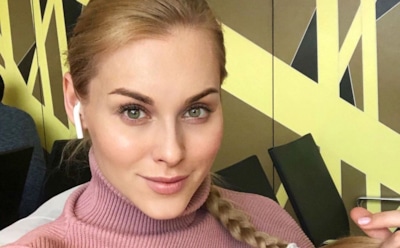 Певица Вишневская упала со сцены и со сломанной ногой допела хит Пугачевой