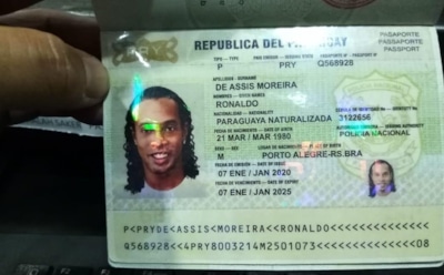Роналдиньо арестован в Парагвае из-за поддельного паспорта