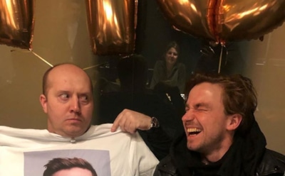 Петров вручил Бурунову издевательские подарки на день рождения