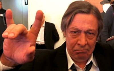 «Решил всех повеселить»: Михаила Ефремова сняли с самолета из-за пьянства