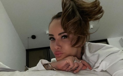 Айза обратилась к фанатам за помощью при смене фамилии