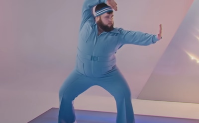 Танцора в голубом назвали главным мемом клипа Little Big для «Евровидения»