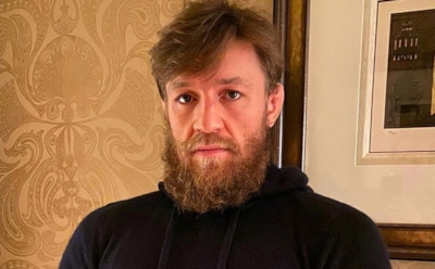 Макгрегор выяснил, что его тетя умерла не из-за коронавируса, и показал свое фото с соской