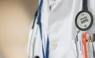 Врач объяснил смерти Децла и Чаплина скрытыми болезнями