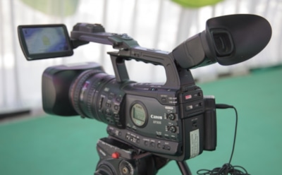 На съемках «Бэтвумен» на ассистентку упал ковш погрузчика