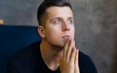 Денис Косяков извинился за шутку о больной Бабкиной