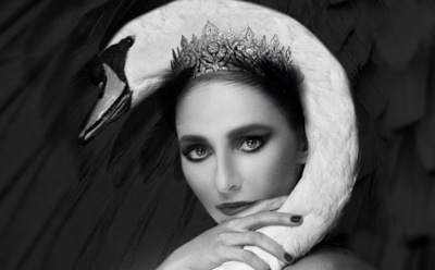 «Мечта всей жизни»: Навка ставит на льду «Лебединое озеро»