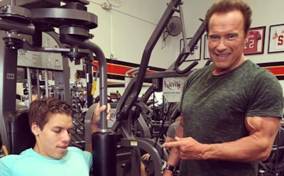 Внебрачный сын Шварценеггера повторил знаменитую позу отца