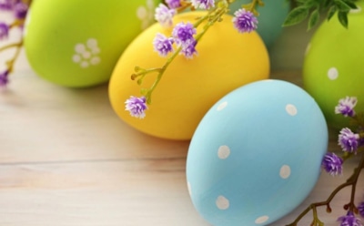 Ярко и оригинально: как покрасить яйца на Пасху – 2020