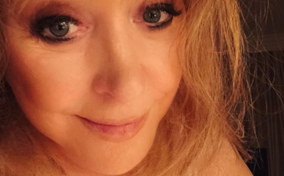 Пугачева «пошла на восьмой десяток» в озорной шляпке