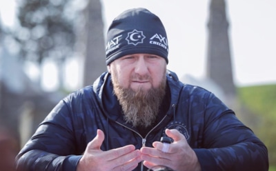 Кадыров побрился налысо в ответ на просьбы открыть парикмахерские