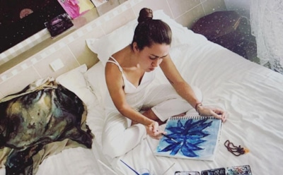 Дочь Успенской выставила напоказ тату и небритые подмышки