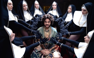 Бургеры, сосиски в тесте и болгарские изыски: чем питается Филипп Киркоров