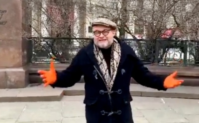 Александр Васильев рассказал о поцелуях с Ариной Шараповой