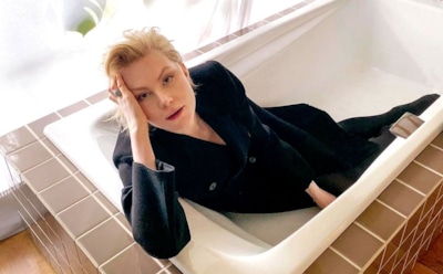 «Перечеркнул свою красоту»: Литвинова показала фото с молодым Ефремовым