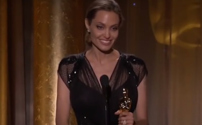 Анджелина Джоли посвятила эссе покойной матери