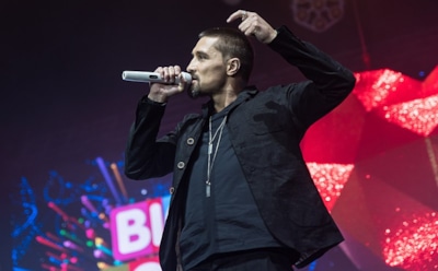 7 звезд, которые были популярны в школе