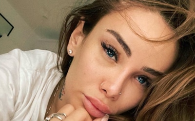 От Айзы открестились родители и родственники из Чечни