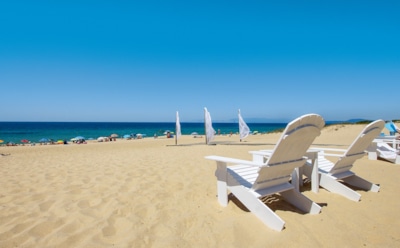 20% россиян отказались соблюдать безопасную дистанцию на пляже