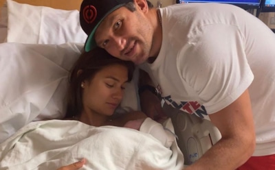 Овечкин забрал жену из роддома