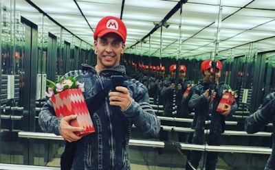 Тарзан «безвозвратно» одалживает деньги артистам