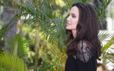 Детство без друзей, похоронное бюро и другие факты об Анджелине Джоли