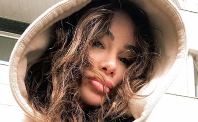 Айза пожаловалась на «жадных мужчин», оставивших ее с детьми без денег