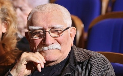 С Джигарханяном и его второй женой проживает сиделка