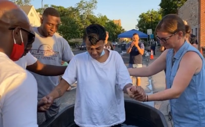 От крещения до исцеления: место убийства Флойда объявили «священным»