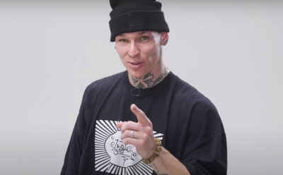 NILETTO поцеловал ботинок чернокожего