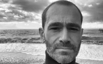 Актер Максим Парфенов погиб в Москве, выпав из окна