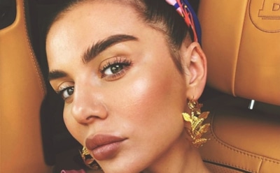 Анна Седокова похвасталась первым экземпляром своей книги