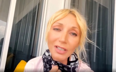 Кристине Орбакайте пришлось оправдываться за фото в маске