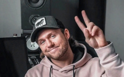 Соколовский возобновил роман с начинающей певицей Сурковой