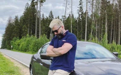 «Утешился»: разводящийся с Гагариной Исхаков похвастался роскошным спорткаром