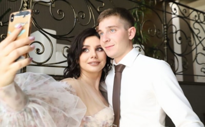 «Как лунтики»: беременная блогер Балмашева вышла замуж за своего пасынка