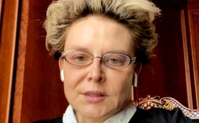 Малышева показала, как играет на фортепиано с внуком-американцем