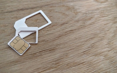 Мошенники годами воровали деньги у российских звезд при помощи SIM-карт