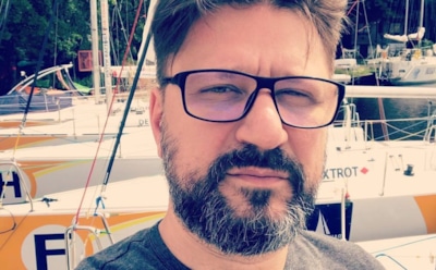 45-летний актер «Счастливы вместе» Логинов женится на 21-летней избраннице