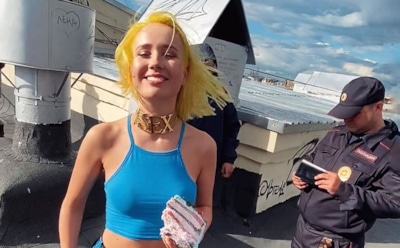 Полиция задержала Клаву Коку, отмечающую день рождения