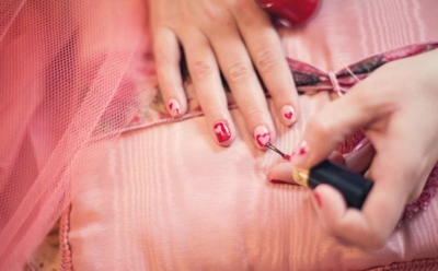 Сколько звезды готовы заплатить за маникюр