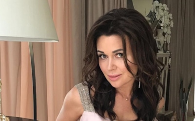 СМИ: Анастасия Заворотнюк улетела лечиться в США