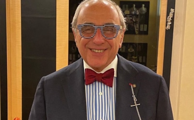 Ответ Пашаеву на «Майбах»: Добровинский приехал в суд на самокате