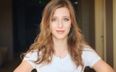 Александр Васильев оценил гардероб Арзамасовой