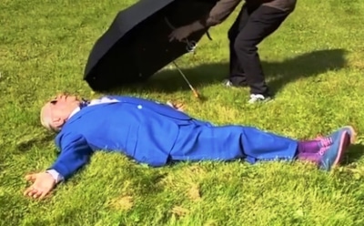 74-летний Петросян устроил фотосессию с прыжками